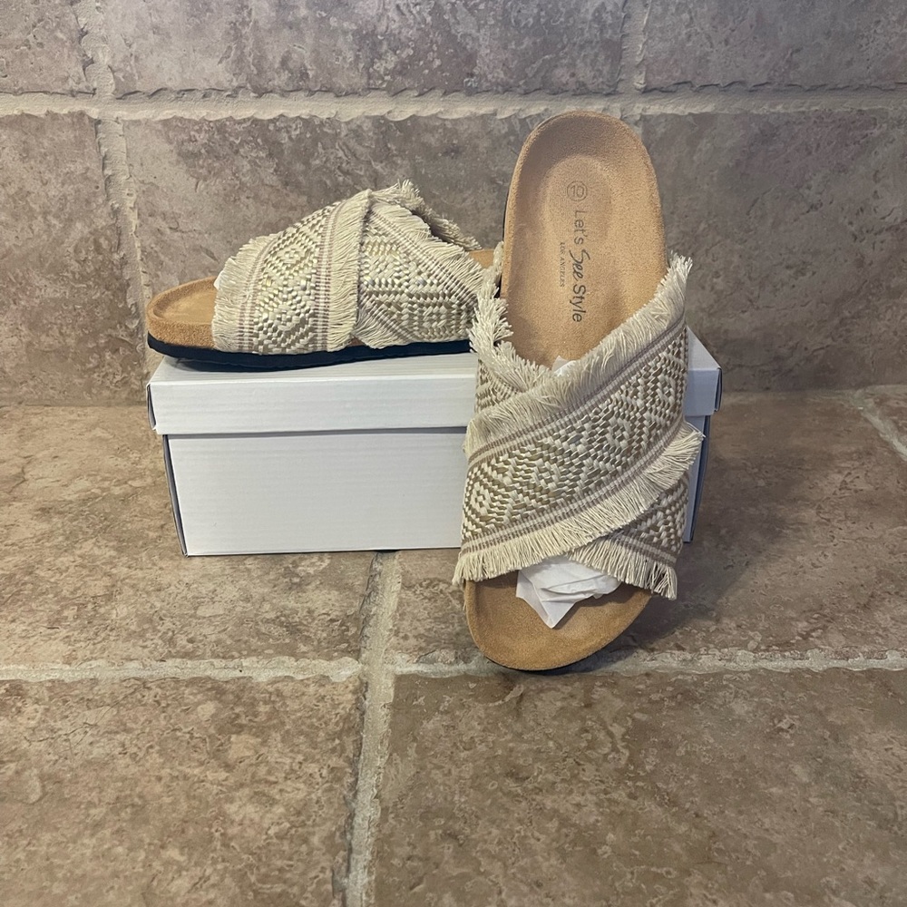 Let’s See Style, Paula sandal, cream, size 10, excellent used condition